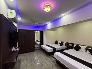 ตู้นิรภัยในห้องพัก, โต๊ะทำงาน, พื้นที่ทำงานแบบใช้แล็ปท็อป, Wi-Fi ฟรี