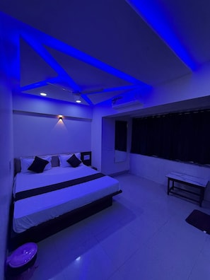 ตู้นิรภัยในห้องพัก, โต๊ะทำงาน, พื้นที่ทำงานแบบใช้แล็ปท็อป, Wi-Fi ฟรี