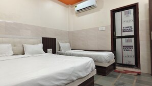 Deluxe Triple Room | Spa - Hotel Rawat Near Janana Hospital (Ajmer)