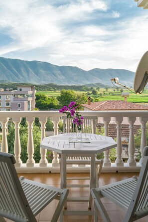 Outdoor dining - Twin Villa in Tragjas, Albania (Tragjas)
