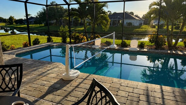 Pool - The Golden Gator Waterfront Home, Heated Pool & Lanai (Rotonda West)
