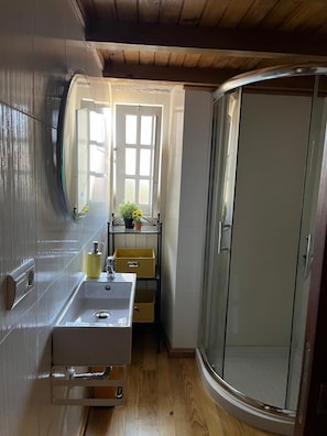 Bathroom - Ant House (Ponte da Barca)