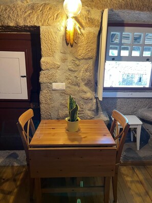 Dining - Ant House (Ponte da Barca)