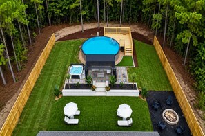 A backyard with a swimming pool, hot tub, and outdoor seating area. - 4Bedroom 3 Bath Athletes Retreat minutes near the Rome Tennis Center! Pool Hot Tub + Spa (Rome)