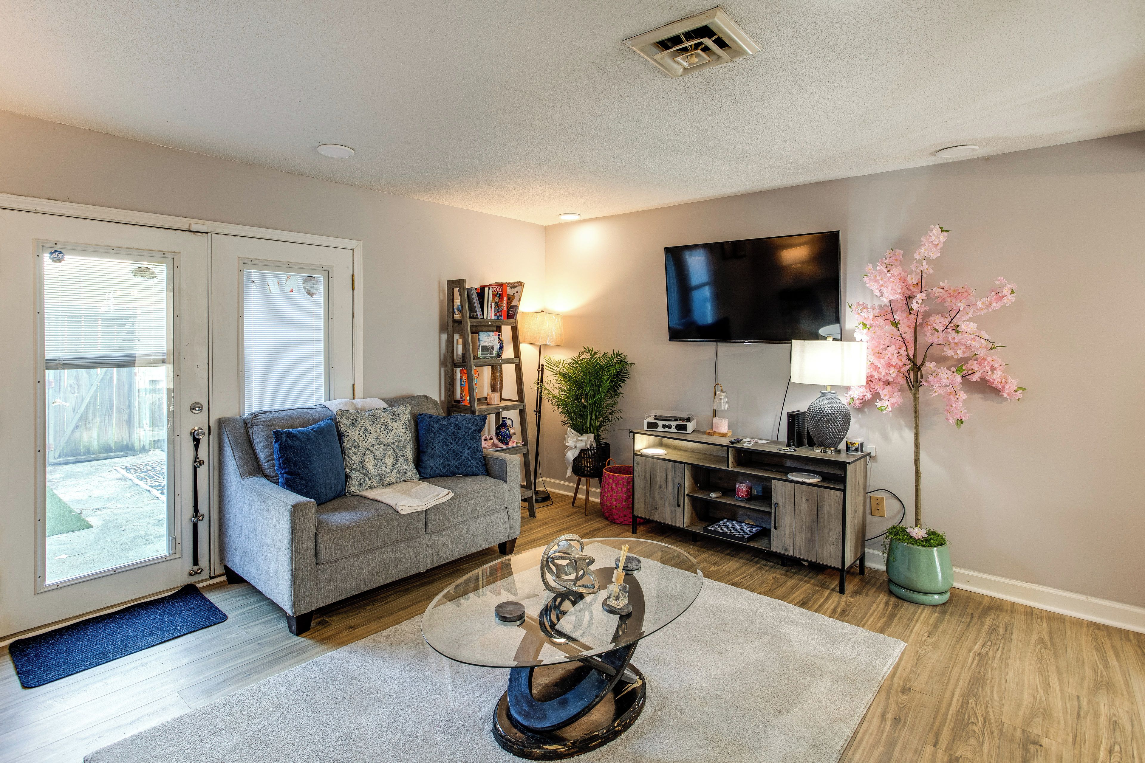 Apartment (2 Bedrooms) | Front of property