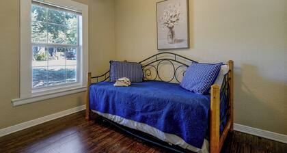 Walk to At&t Stadium! Bright Home w/ Private Yard