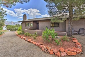Interior - Sedona Serenity: Group-friendly Compound w/ Views! (Sedona)