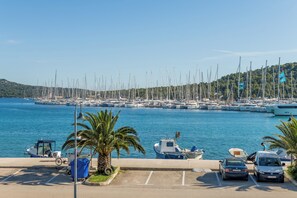 Terrace view - Seafront apartment with terrace, 4 bedrooms and mooring (Rogoznica)