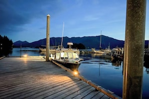 A boat docked at a pier with a mountain backdrop. - Ketchikan Oceanfront Retreat Dock On-site, Beach (Ketchikan)