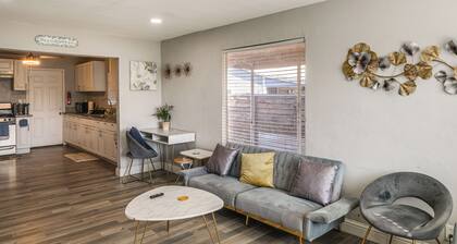 Bakersfield Home w/ Workspace, Near Hospitals