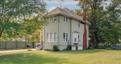 3 Mi to Belle Isle: Spacious Home w/ Yard