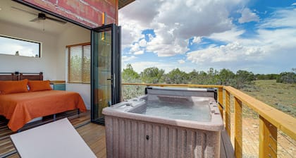 Off-grid Tiny Home on 20 Acres With Hot Tub