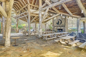 Interior - Long-range Views in Gated Wolf Laurel/ski/ashville (Mars Hill)