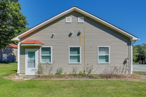 A single-story house with a gabled roof, a front porch, and a small front yard. - On-site Ponds! Peaceful Franklin Studio (Franklin)