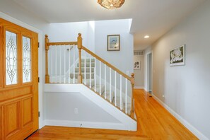 A staircase with white railings and wooden balusters leading to a landing. - 2 Mi to Ocean & Coastal Trails! Mckinleyville Home (McKinleyville)