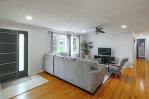 House (3 Bedrooms) | Interior