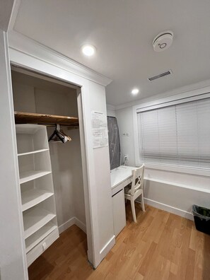 A room with a built-in desk, a window with blinds, a closet with shelves, and a white door. - Clean Spacious Vancouver home - Nanaimo skytrain - Trout Lake (Vancouver)