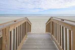 Beach - 2 Bedroom Oceanfront Condo, Elevator & Shared Pool in Gareden City! Sea Oaks 206 (Garden City)