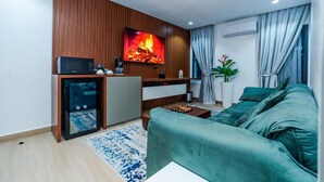 Familieværelse - balkon - byudsigt | Opholdsområde