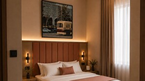 Business-Doppel- oder -Zweibettzimmer, Blick auf den Innenhof | Zimmersafe, Schreibtisch, laptopgeeigneter Arbeitsplatz