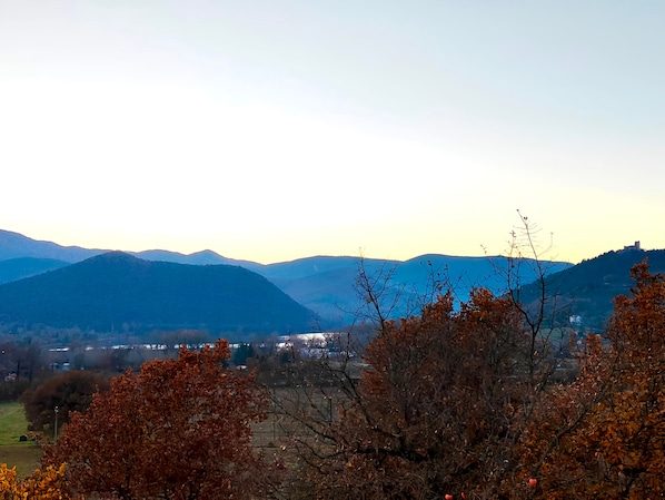Unclassified image, 1 of 43, button - Holiday Home 'Artist's Retreat' with Lake View, Wi-Fi and Air Conditioning (Terni)