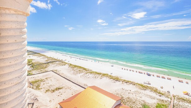 Beach - Updated Luxury Gulf-Front 3BR | Beach Club 1404, Pools, Spa & Beach Chairs (Pensacola Beach)