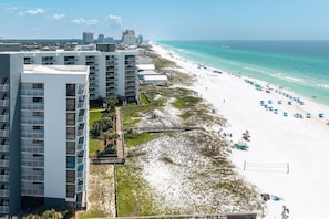 A beach resort with a boardwalk, beach umbrellas, and a view of the ocean. - Mainsail 352 3 Bedroom Condo (Miramar Beach)