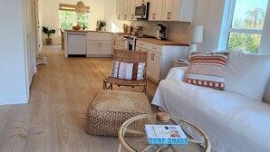 Living area - 2-Bedroom Nature Lovers Escape (Sanibel)