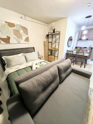 Living area - Stylish Condo Stay, Pool, Balcony, Gym & Near Airport (Puerto Princesa City)