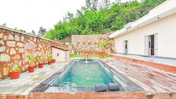 House | Pool