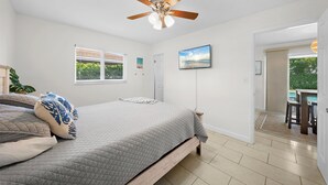 Room - 2BR Queen Suites • Heated Pool & BBQ • Minutes to the Beach (Naples)