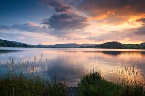 A calm lake with a clear sky and distant hills. - Hendre-Llangwm -  a self catering cottage that sleeps 5 guests  in 3 bedrooms (Llangwm)