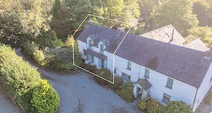 Pembrokeshire holiday cottage with hot tubs and animals | Jasmin-Y-Ffynnon