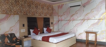 Deluxe Hotel City