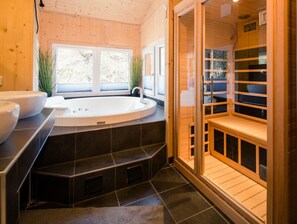 Chalet | Bathroom | Bathtub - Cabin in Turrach With Sauna and Balcony (Stadl-Predlitz)