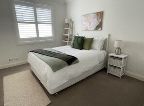Room - Coastal luxury home with breathtaking ocean and harbour views (Robe)