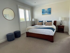 Room - Coastal luxury home with breathtaking ocean and harbour views (Robe)