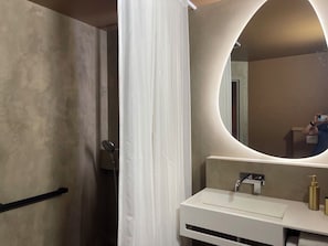 Bathroom - Vrbo Property (Royan)