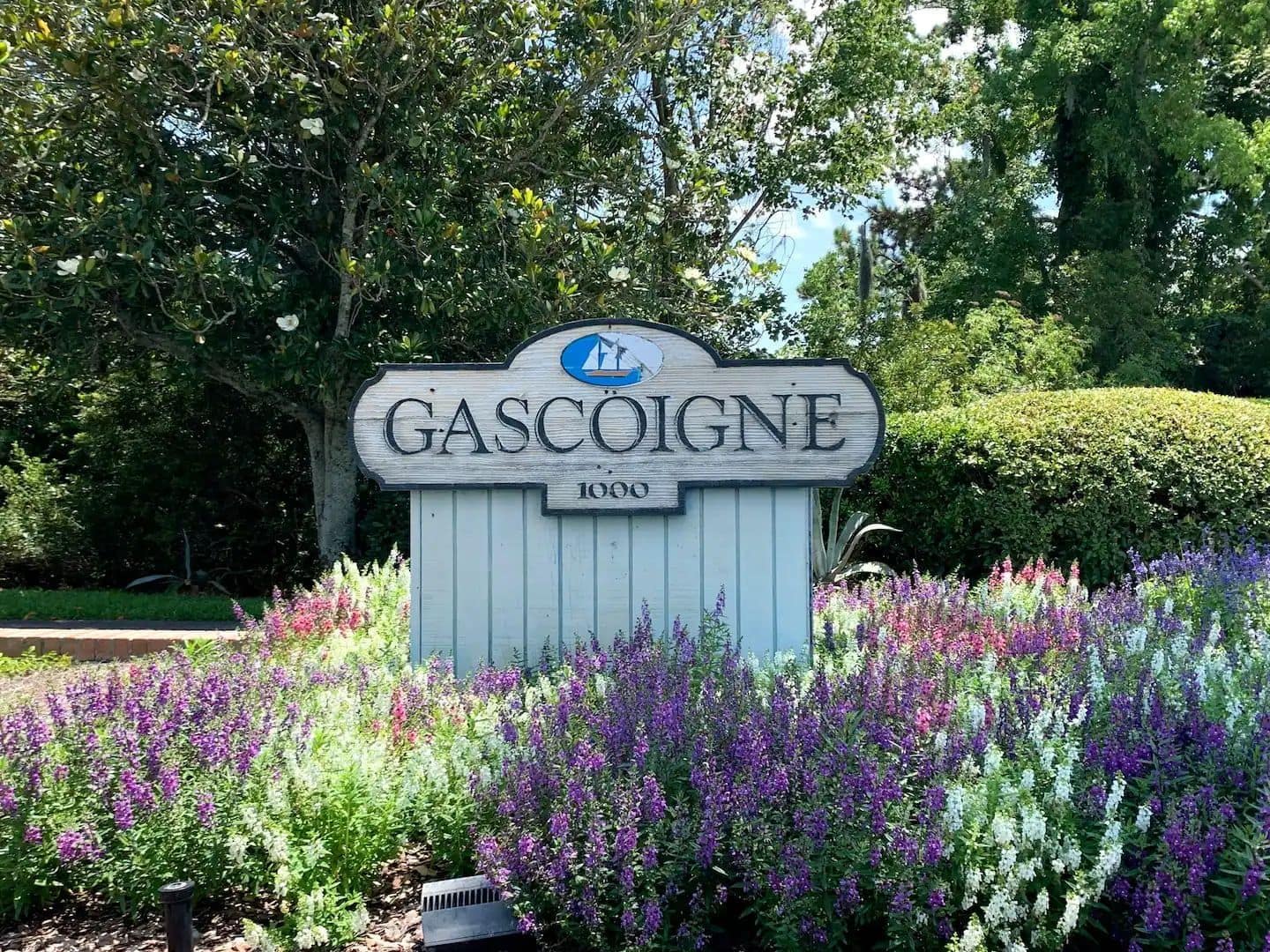 A sign with the name 'GASCOIGNE' and the number '1000' indicating a location or address.