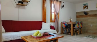 Peaceful 2-bedroom house near A1/E75 with private parking