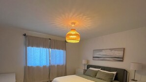 3 habitaciones, tabla de planchar con plancha, wifi y ropa de cama 
