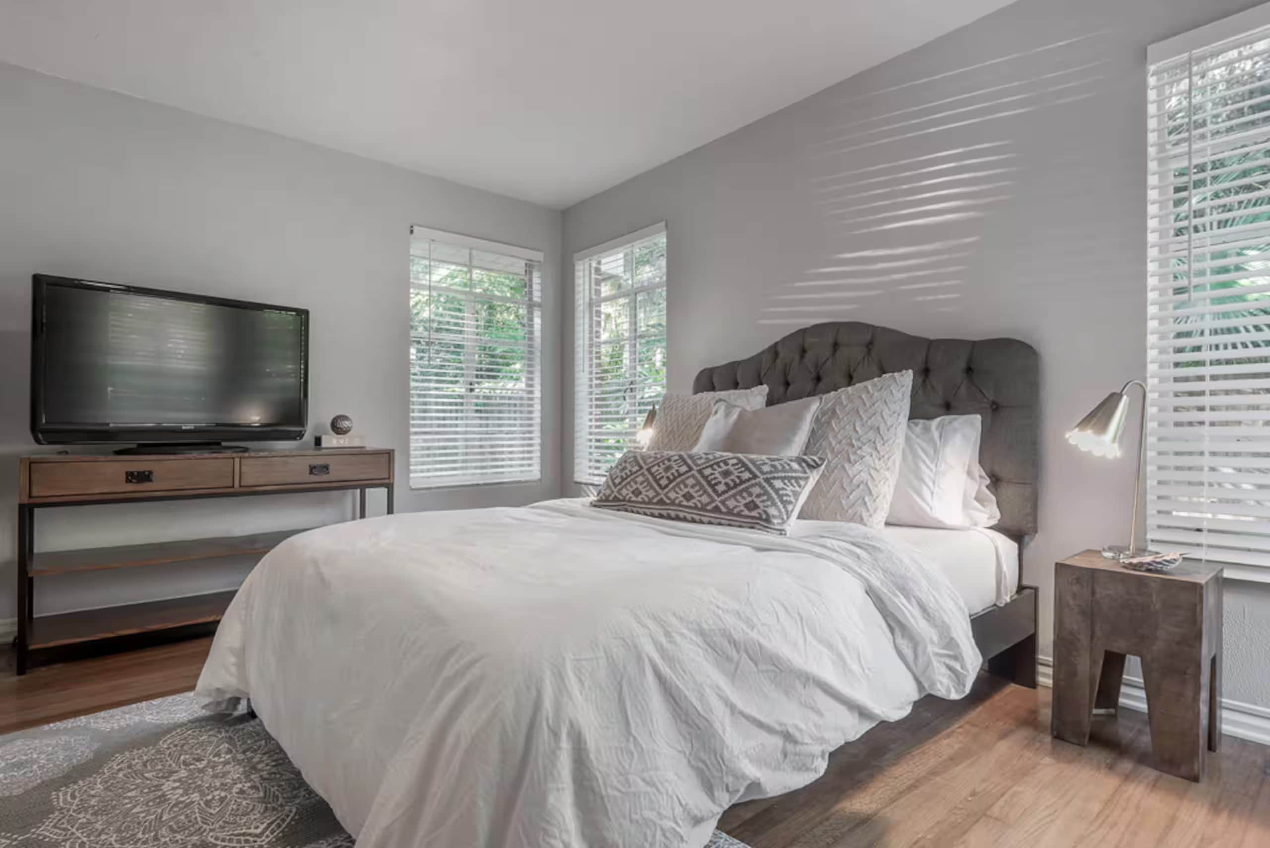 2 bedrooms, iron/ironing board, travel crib, WiFi (free)