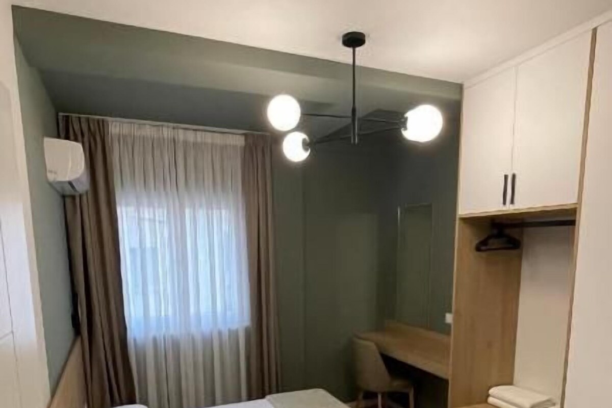 Deluxe appartement, balkon, uitzicht op binnenplaats | Verduisterende gordijnen, geluiddichte muren