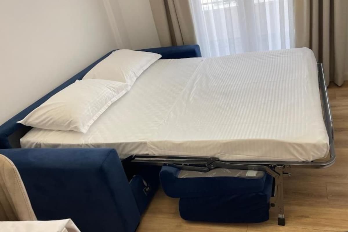 Verduisterende gordijnen, geluiddichte muren