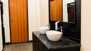 Classic Double Room | Bathroom