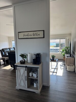 A farmhouse kitchen with a coffee maker, a basket, and a sign that reads 'farmhouse kitchen.' - Cozy Beach Place Cottage 3-bedroom house with AC in charming Desert Aire (Mattawa)