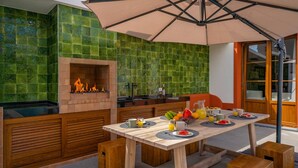 Outdoor dining - Villa Casa da Tia by Villa Plus (Machico)
