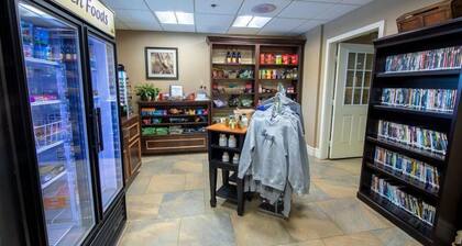 2BR Duplex Villa w/ Balcony | Game Room + Fire Pit
