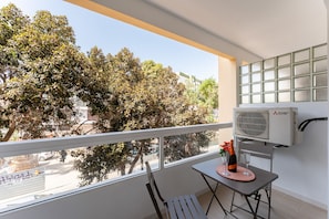 Outdoor dining - MalagaSuite Urban Beach D (Torremolinos)
