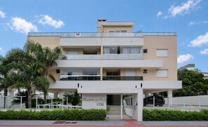 Exterior - Apt. w/ Jacuzzi in Condo. w/ Pool Cmn0304 (Florianópolis)
